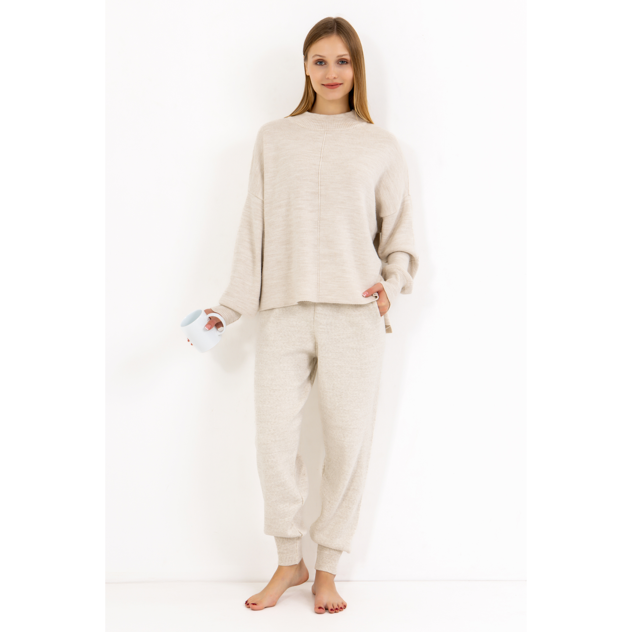 gemütliches Zweiteiler Damen, trendig Beige, modernes Design 